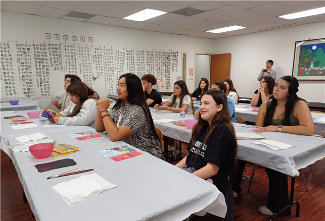 U.S. College Students Participate in Korean Cultural Experience Program at the Korean Education Center in LA